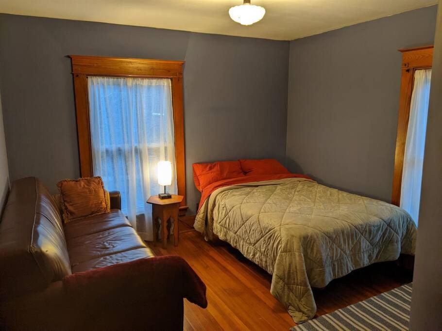 Large Bakery Apartment - Central Downtown Location Fredonia Exterior foto
